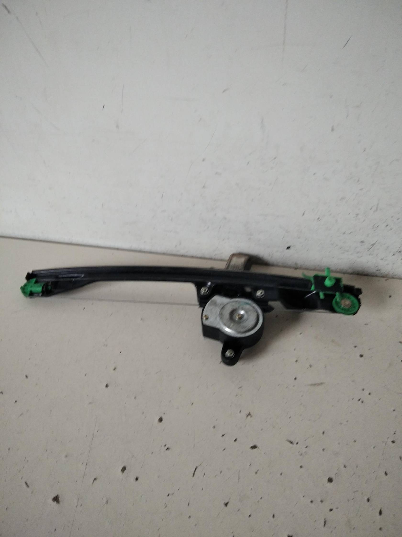 Alzacristallo elettr. porta ant. sx.